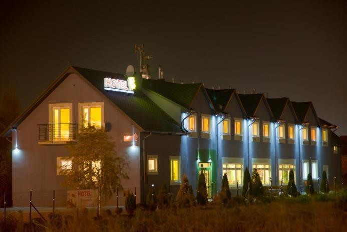 Hotel Wena Kielce Luaran gambar